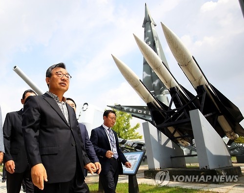 이정현, 수산시장에서 회 '먹방'…"끼니마다 회 먹겠다"(종합) - 3