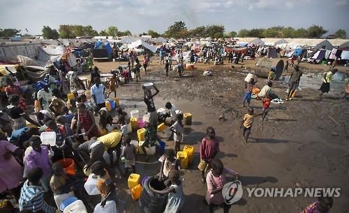 유엔 남수단임무단(UNMISS) 시설 주변으로 모여든 남수단 난민들