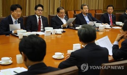 김재수 해임안 파동, 국회 개헌특위 논의에도 불똥 - 2