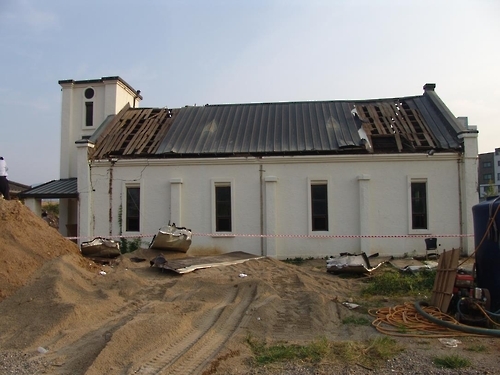 지난 24일 종탑이 철거된 구산성당