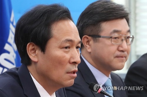 더불어민주당 우상호 원내대표(왼쪽)와 윤호중 정책위의장