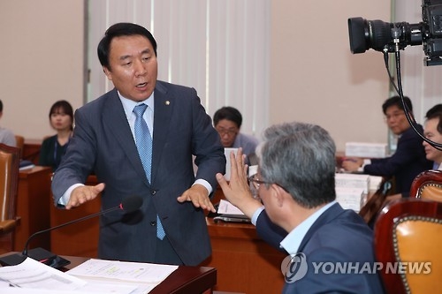 與, 증인채택 공세에 '압박수비'…"野 의도는 정권흔들기" - 1