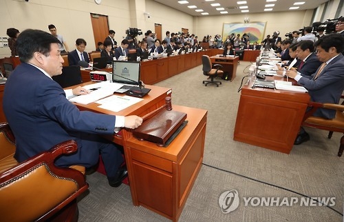 <국감현장> 정무위, 권익위 상대 '김영란법 시행 미비' 질타 - 2