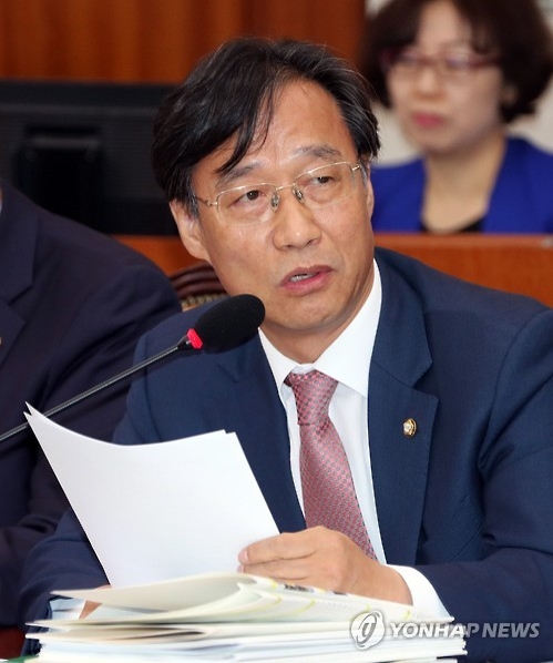 <국감현장> "제2의 모뉴엘"? 무보 1천500억 대출손실 추궁 - 1