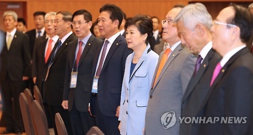 靑, 朴대통령 지지율 최저치 기록에 국정운영 '고심' - 1