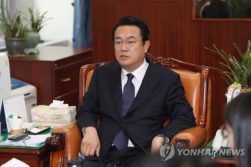 정진석 "靑·내각 전면쇄신 안되면 지도부 전원사퇴" - 1