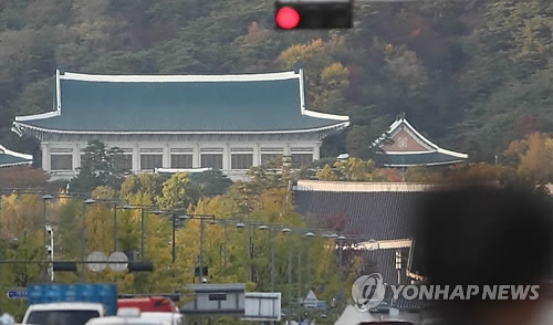 靑 "임의제출로 적극 협조…압수수색 거부는 오해"(종합) - 1
