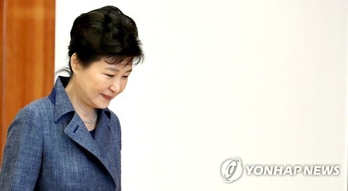 주한대사 신임장 제정식 참석하는 박 대통령
