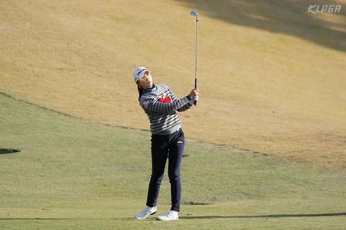 윤채영의 아이언샷.<KLPGA 제공>