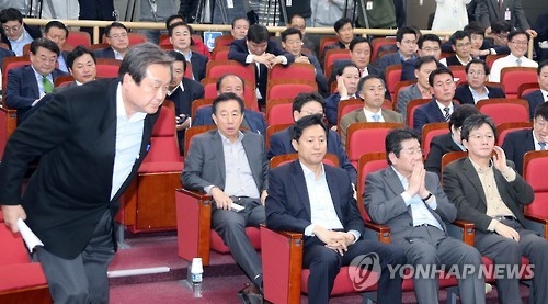 與 비주류 '당 해체 추진'…"대통령 모든 것 내려놔야"(종합) - 1