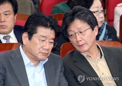 "여왕의 신하였다·부끄럽다 당 없애자"…폭발한 與 비주류 - 2