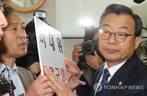 친박 지도부 vs 비박 대권후보…'불편한 동거' 끝내나 - 2