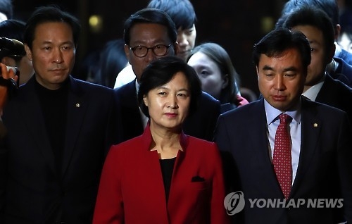 민주, '朴대통령 탄핵 추진' 만장일치로 당론 결정 - 1