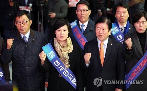 추미애 "버티면 끌어내야…전국 방방곡곡 대통령 탄핵서명" - 1