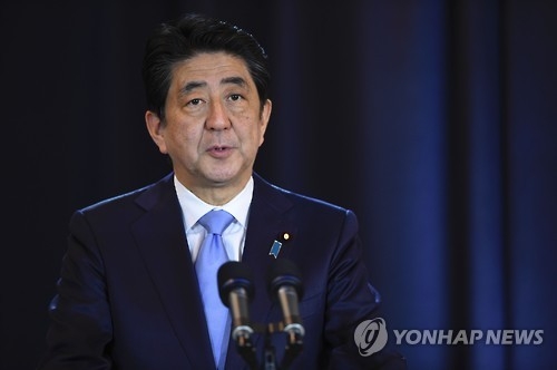 (부에노스아이레스 AFP=연합뉴스)아르헨티나에서 기자회견 하는 아베 총리.