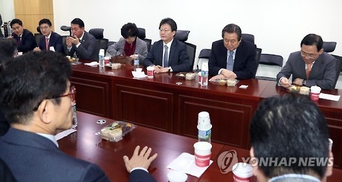 與 비주류 "朴대통령 탄핵 찬성 최소 40명 확인"(종합2보) - 1