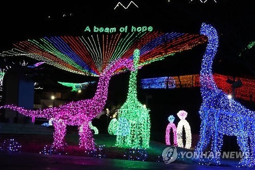 부채꼴로 펼쳐진 보성차밭의 빛 물결