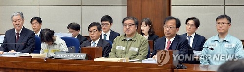나란히 앉은 국정농단 사건 관계자들