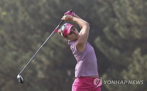 도널드 트럼프 미국 대통령 당선인과 골프 친구 렉시 톰프슨.