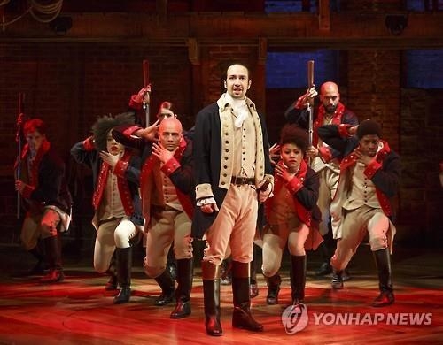 뮤지컬 '해밀턴'에서 열연 중인 미란다 (AP=연합뉴스 자료사진)