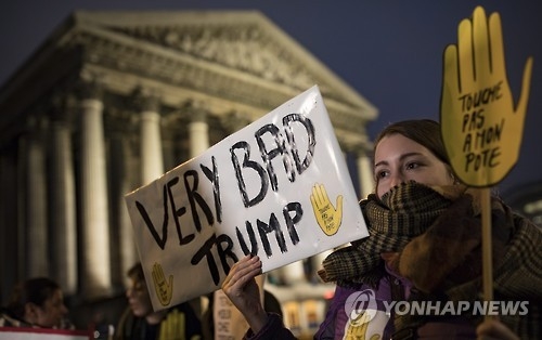 트럼프의 반난민 행정명령에 반발하는 시위가 프랑스 파리에서 열렸다.