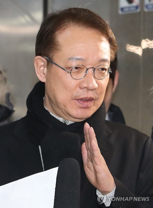 우병우 전 청와대 민정수석 비위 의혹과 관련, 우찬규 학고재 대표가 4일 오전 서울 강남구 대치동 박영수 특별검사 사무실에 참고인 신분으로 출석하고 있다.