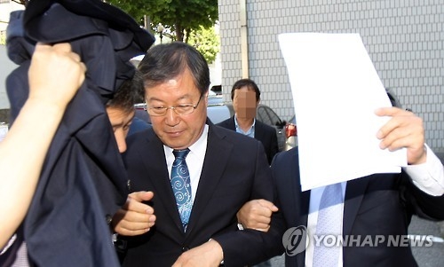 법원 들어서는 박철환 해남군수