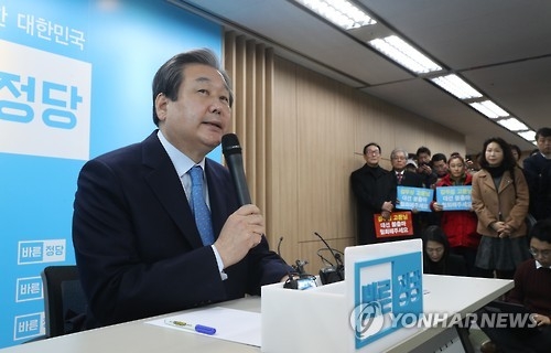김무성 "불출마, 현재로선 변화없어…민주세력 연대·연정"(종합) - 1