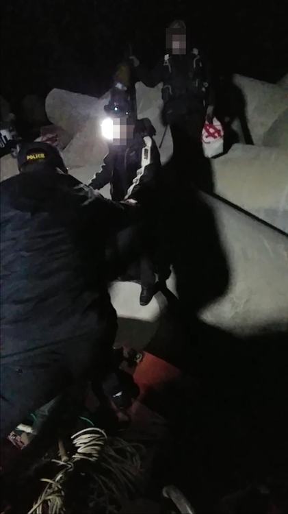 고립된 낚시꾼