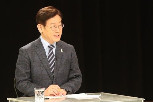 토론회 참석한 이재명 성남시장.