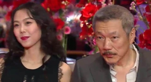 베를린영화제 여우주연상에 김민희…"함께한 이들에 감사" 울음(종합) - 2