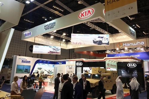 UAE 국제 방산 전시회(IDEX 2017)에 참가한 현대로템 전시관 전경.