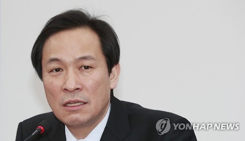 우상호 "한국당은 '대선포기당'…특검연장 반대당론 제정신아냐" - 1