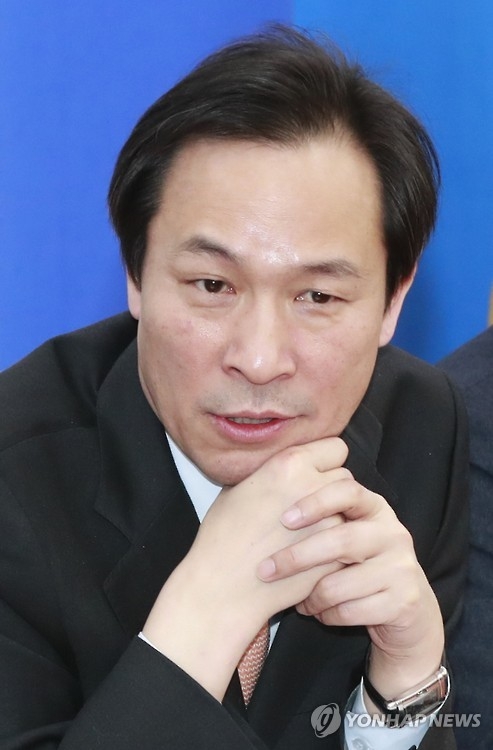 우상호 "민주 뺀 여야3당 개헌추진은 정략적이고 대선용" - 1