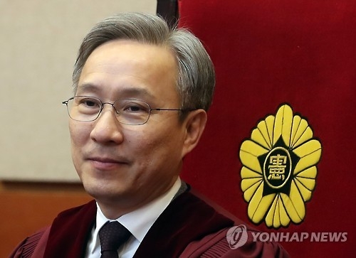 강일원 탄핵심판 주심재판관(서울=연합뉴스) 이정훈 기자 = 17일 오후 서울 종로구 헌법재판소 대심판정에서 열린 박근혜 대통령 탄핵심판 사건 6차 변론기일에 참석한 강일원 주심재판관. 2017.1.17uwg806@yna.co.kr(끝)