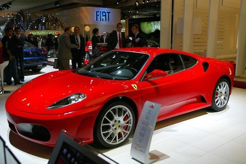 모터쇼에 전시된 페라리 F430 쿠페 모델