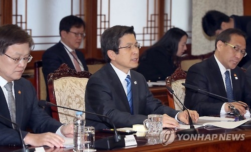 黃권한대행 "구조조정 고용지원 강화하고 가계소득 확충" - 1