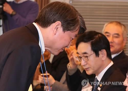 안철수, 교육부 장관 동석 세미나에서 '교육부 폐지' 주장