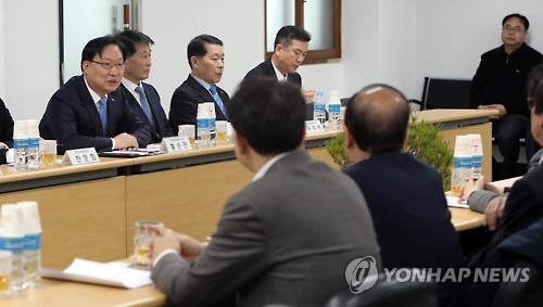 발언하는 홍순만 사장