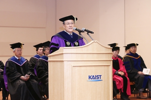 입학식서 축사하는 신성철 KAIST 총장