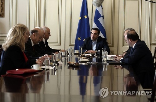 채권단과의 구제금융 협상을 앞두고 전략회의를 하는 치프라스 그리스 총리(가운데)