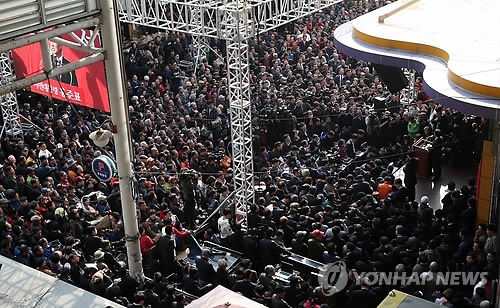 洪, 대구1번지 서문시장서 '좌파 때리기'…"내가 TK적자" - 2
