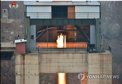 북한의 신형 ICBM 엔진 연소시험