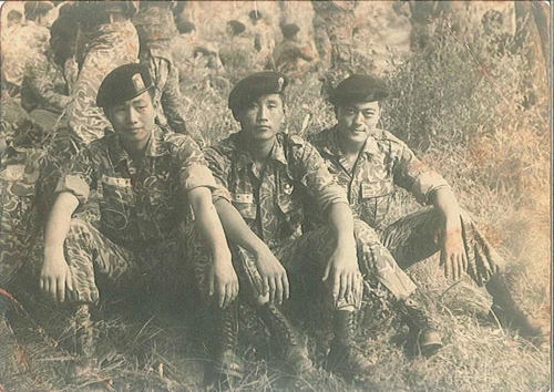특전사 군복무 시절의 문재인 후보(오른쪽)