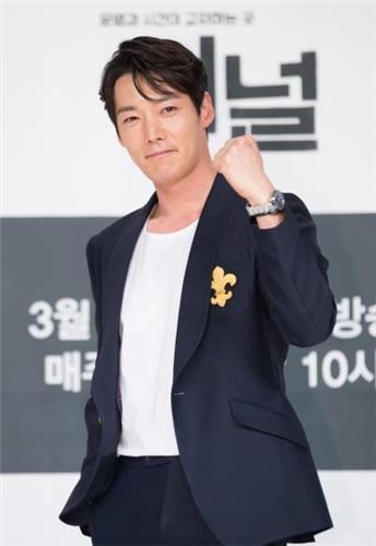 유아인·서인국·최진혁…"군대 가기도 힘드네" - 3