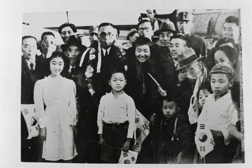 '임정 요원 귀국' 동일 기종 비행기, 역사 전시관으로 변신 - 1