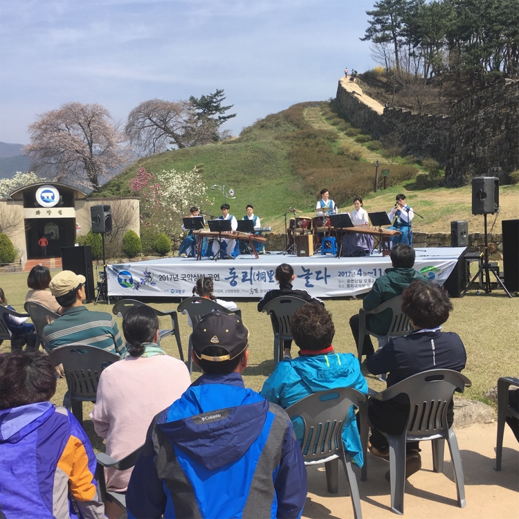 "얼씨구"…고창읍성 국악 야외무대 '인기' - 1