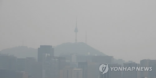 미세먼지로 가득한 서울 하늘