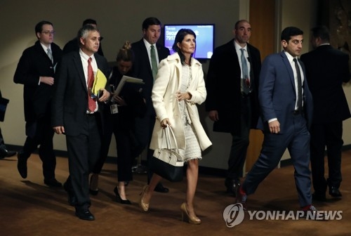 유엔 안보리 회의에 참석하는 헤일리 美유엔대사