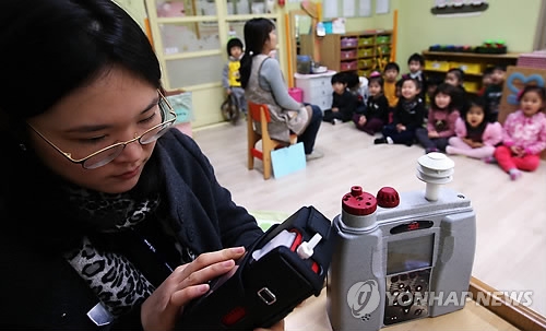 "미세먼지 범벅인데 야외활동?"…육아맘들 '부글부글' - 2
